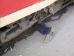 В Киеве мужчина погиб под трамваем из-за какой-то мобилки