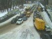 В Киеве дороги не расчищены, а движение транспорта затруднено