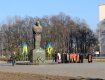 В Ужгороде чиновники возложили цветы к подножию памятника Великому Кобзарю