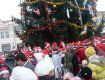 Новогодняя елка на Театральной площади в Ужгороде
