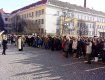 В Ужгороде продолжается мирный пикет возле облгосадминистрации