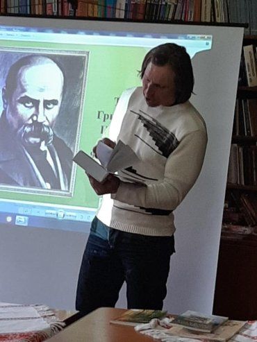 Талановитий молодий поет із Закарпаття презентував роман про опришка Олексу Довбуша