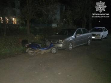В Мукачево "синий" гонщик неразминулся с припаркованным Opel 