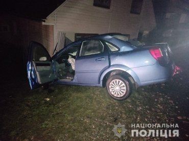ДТП в Закарпатье: «Chevrolet» влетел в бетонный забор, пассажир погиб, ребенок и водитель в больнице