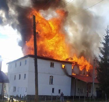 В Закарпатті горить Покровський чоловічий монастир