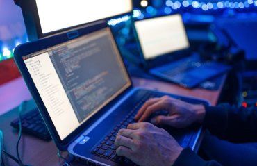 В Закарпатье вычислили хакера: получал доступ к электронным деньгам и счетам