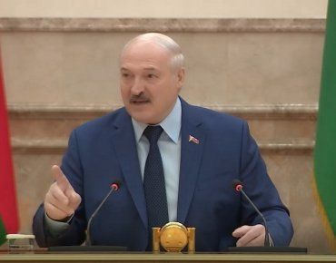  Лукашенко рассказал, кто должен оплатить рейсы мигрантов.