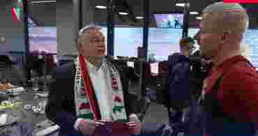 Орбан появился на публике в шарфе с картой Венгрии с частями Украины и Румынии