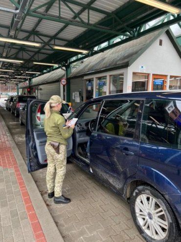 Украинцы едут домой на Пасху - на границах фиксируют увеличение пассажиропотока