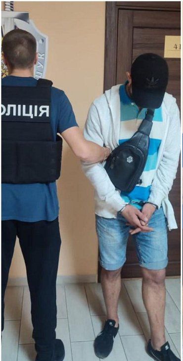 Ні в які ворота: В Ужгороді серед білого дня гопники напали на підлітка