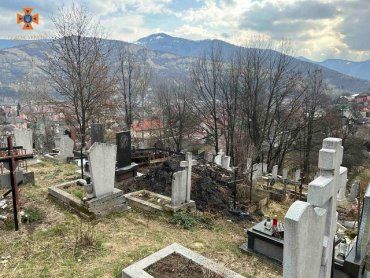 В Закарпатье из-за сжигания сухостоя едва не выгорело все кладбище
