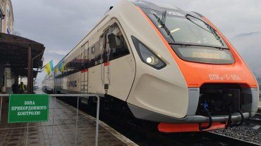 Почти 200 человек добрались из Закарпатья в Румынию на поезде 