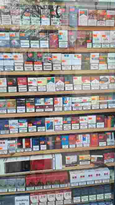В Украине продают нелегальные сигареты со скоростью 1000 пачек в минуту!