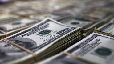 НБУ почти в 2 раза увеличил продажу валюты из резервов. 