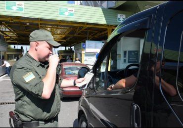 В Закарпатье на границе невъездной румын пытался купить пограничников 