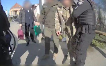Внезапно стало плохо: В Ужгороде патрульные быстро доставили военного в больницу