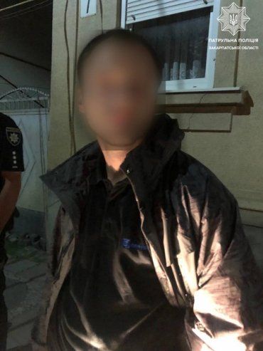 В Мукачево прямо на улице поймали вора находящегося в розыске
