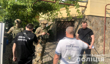 В Закарпатье на ТП Лужанка и по месту проживания таможенников провели ряд обысков 