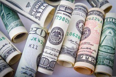 Заявления Кабмина о прогнозе по курсу подняли доллар до 42 грн