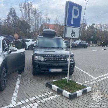 В Ужгороде начали гонять "оленей", которые паркуются как попало