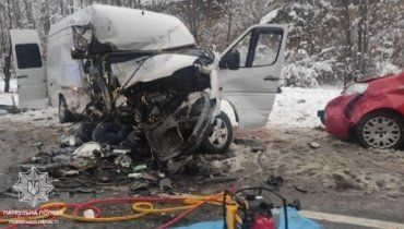 У страшному ДТП на автобані Чоп-Київ не розминулися три автомобілі