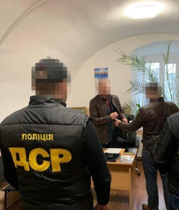 В Ужгороде чиновник горсовета получил взятку и принёс убытков на пол миллиона гривен 