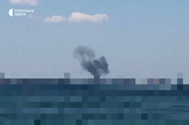 В Одессе прогремели взрывы, сообщают о пожаре в порту 