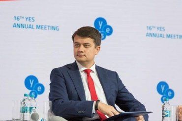 Спикер ВР Разумков подписал закон об особой процедуре устранения Президента с поста