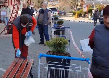 Принцип работы супермаркетов, рынков и маршруток во время усиленного карантина в Ужгороде 