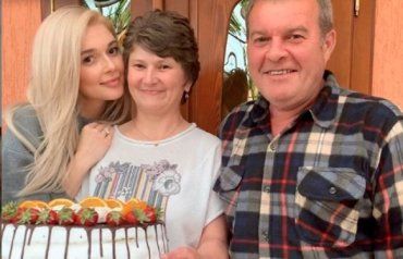 Экс-участница "ВИА Гры" приехала к родителям в Закарпатье