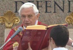 Папа Римский призвал молодых дарить себя Господу в ответ на Его жертву