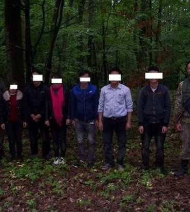 В Закарпатье задержали полтора десятка вьетнамцев-нелегалов