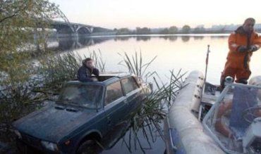 В столице России ловили "Жигули-амфибию" на Москве-реке