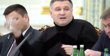 Аваков швырнул стакан с водой и обозвал Саакашвили "тварью последней"
