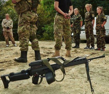 Правый сектор Закарпатья тренирует женский батальон по-настоящему