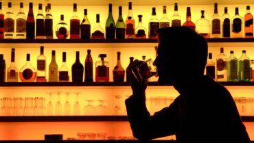 Вчені розповіли, кому алкоголь шкодить найбільше