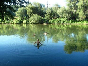 В Закарпатье все места для отдыха у водоемов необорудованы