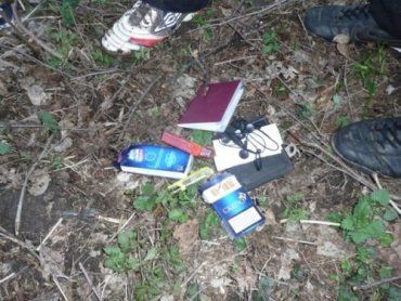 В Закарпатье нелегалы спрятали свои документы в кустах