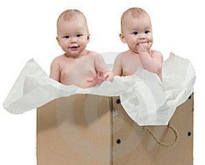 В Лужанке пограничники "разбудили" двух младенцев в коробке